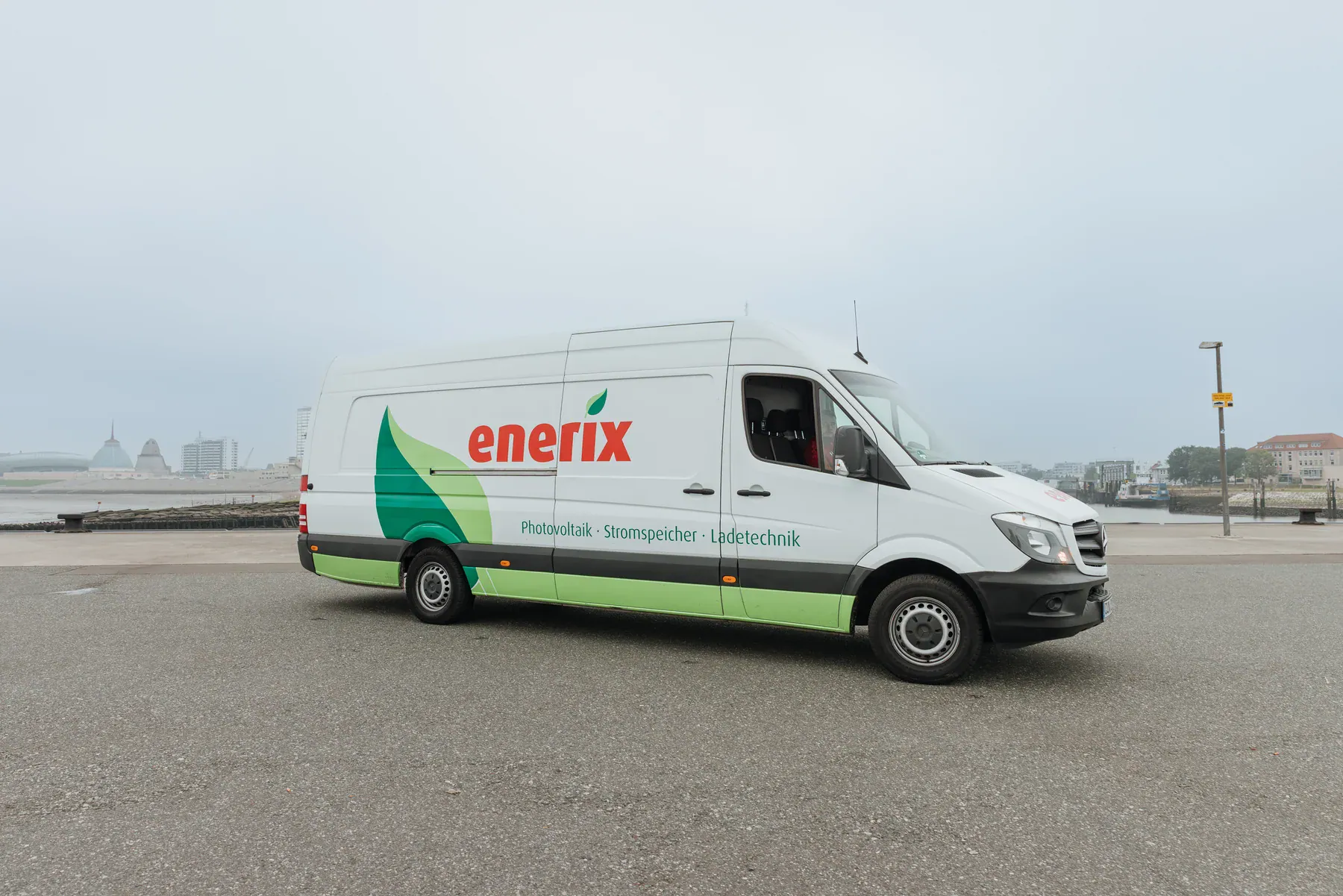 Servicefahrzeug von enerix Weser-Elbe
